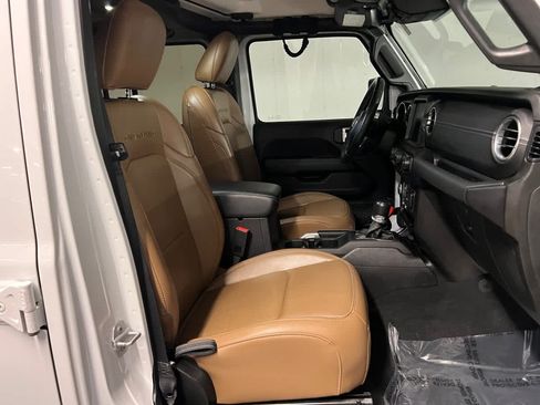 Used 2020 Jeep Gladiator Overland AWD/4WD image 25