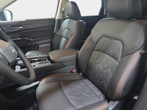 New 2026 Nissan Pathfinder Platinum FWD image 15