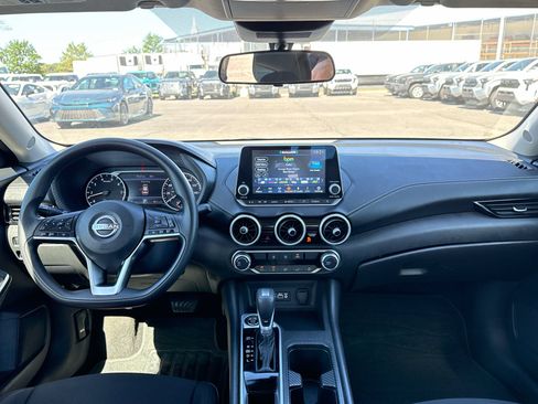 Used 2024 Nissan Sentra SV FWD image 14