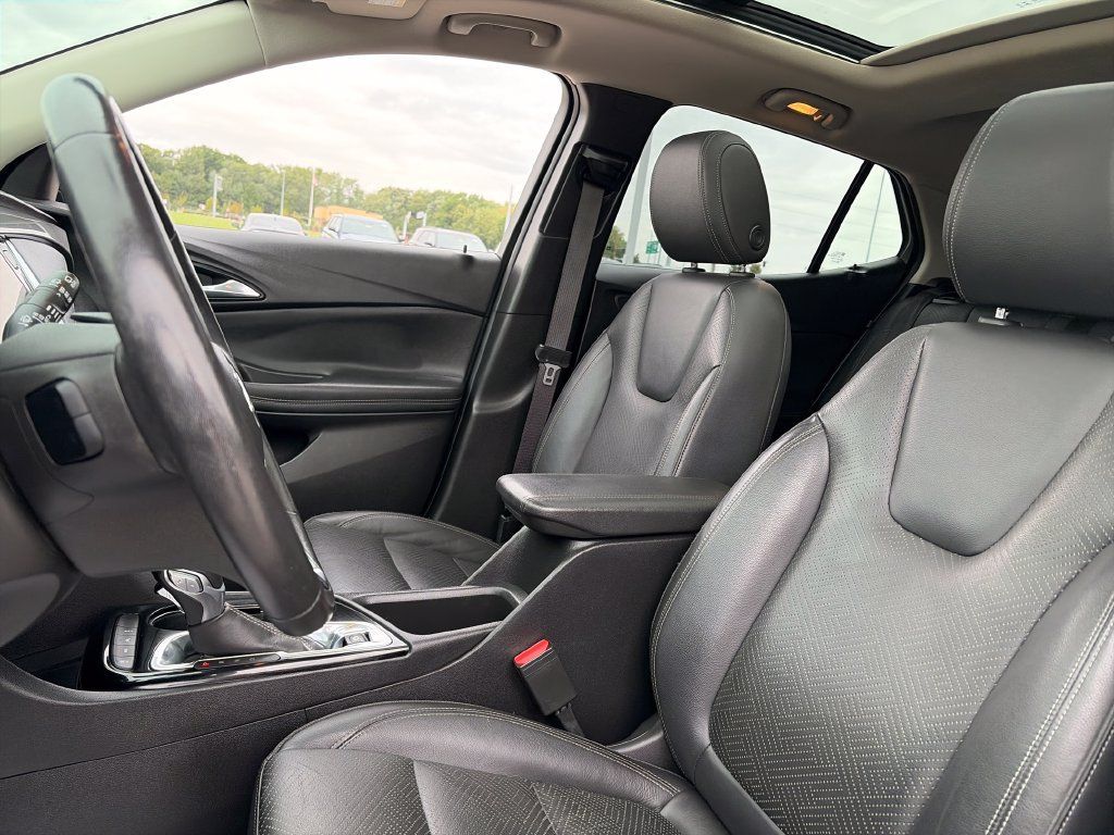 Used 2020 Buick Encore GX Essence w/ Experience Buick Package AWD/4WD image 17