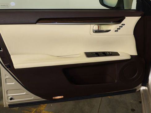 Used 2018 Lexus ES 350 w/ Navigation System Package image 20