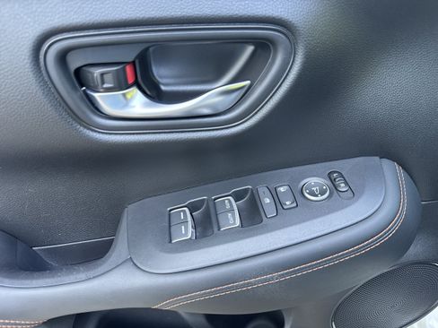 Used 2023 Honda HR-V Sport image 9
