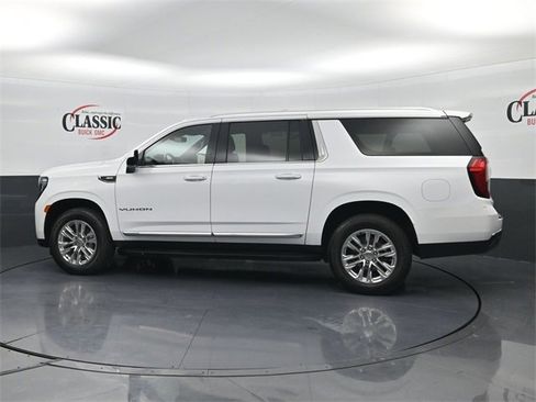Used 2024 GMC Yukon XL SLT image 2