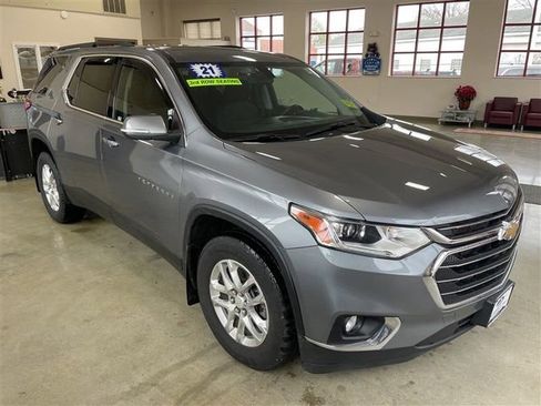 Used 2021 Chevrolet Traverse LT image 9