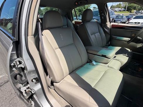 Used 2009 Lincoln Town Car Signature Limited RWD image 16