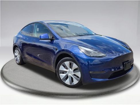 Used 2023 Tesla Model Y Long Range AWD/4WD image 2