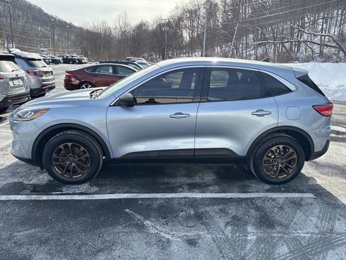 Used 2022 Ford Escape SE w/ Convenience Package image 2