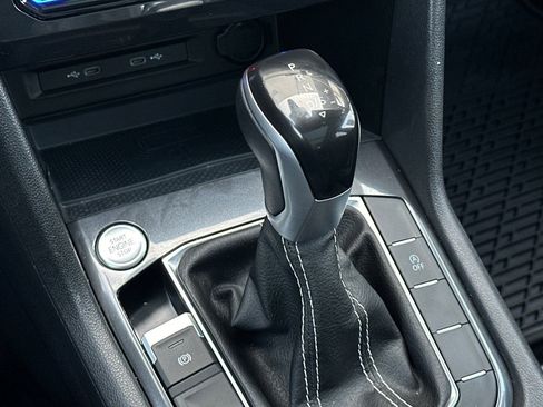 Certified 2023 Volkswagen Tiguan SE w/ Panoramic Sunroof Package image 22