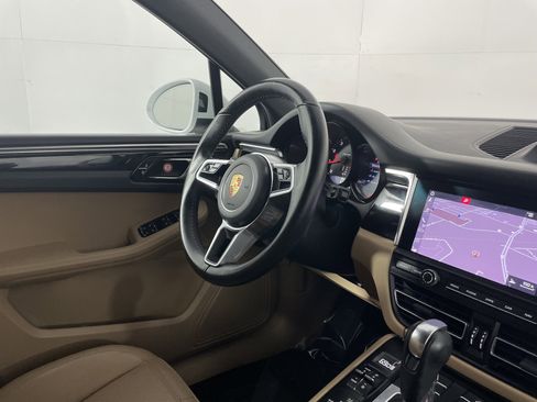 Used 2021 Porsche Macan AWD image 12