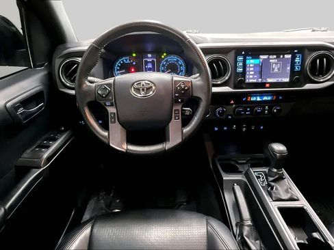 Used 2018 Toyota Tacoma TRD Off-Road AWD/4WD image 5