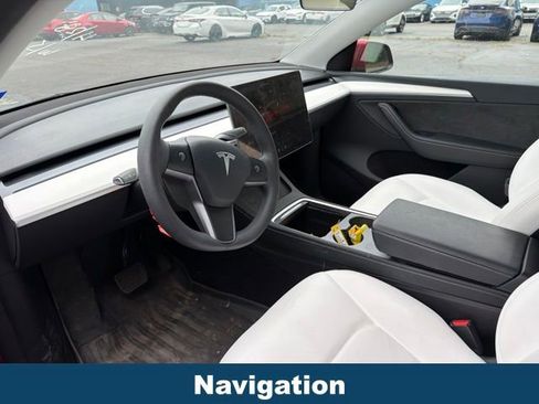 Used 2024 Tesla Model Y Long Range RWD image 4
