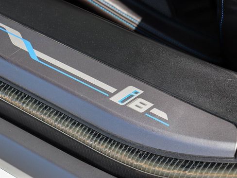 Used 2017 BMW i8 image 34