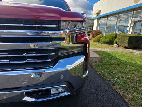 Used 2019 Chevrolet Silverado 1500 LTZ w/ LTZ Convenience Package image 10