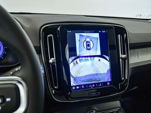 Certified 2025 Volvo XC40 B5 Ultra w/ Climate Package image 26