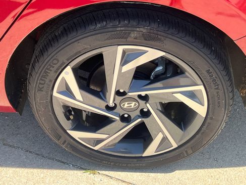 Used 2025 Hyundai Elantra Sport FWD image 19