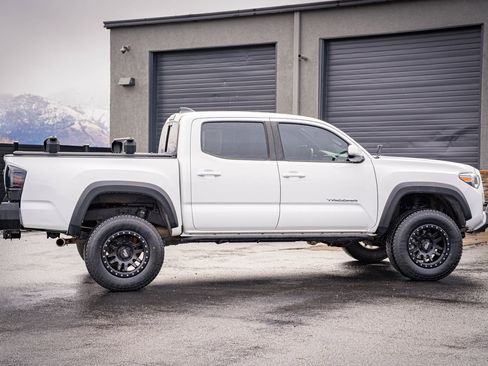 Used 2020 Toyota Tacoma TRD Off-Road image 7