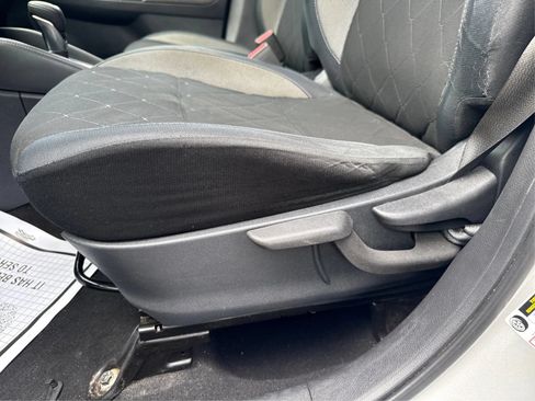 Used 2018 Nissan Kicks S FWD image 18