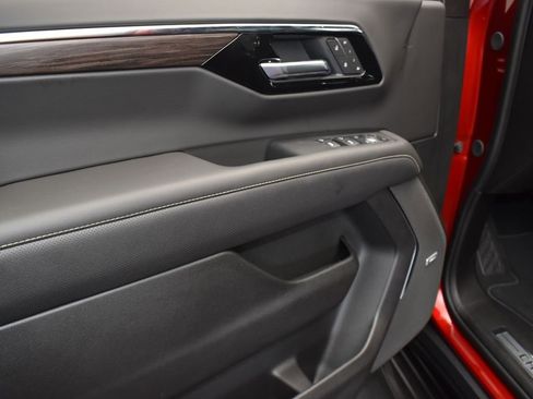 New 2025 Chevrolet Suburban Premier image 11