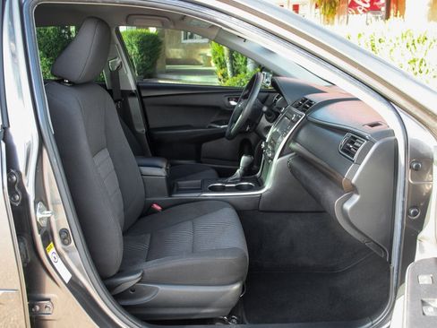 Used 2017 Toyota Camry LE image 34