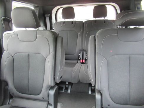Certified 2025 Jeep Grand Cherokee L Laredo w/ Luxury Tech Group I RWD image 18