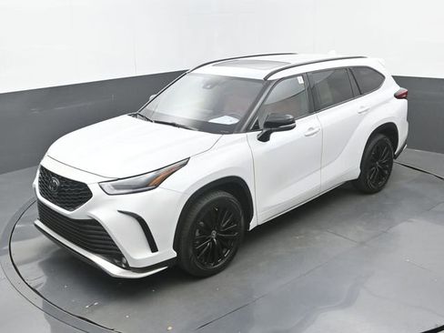 Used 2023 Toyota Highlander XSE FWD image 34