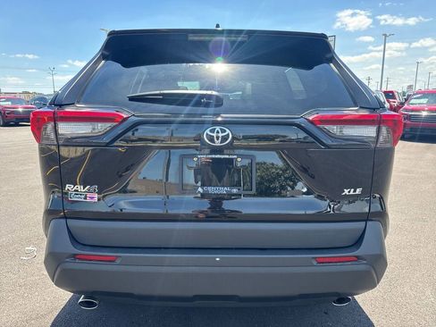 Used 2022 Toyota RAV4 XLE Premium FWD image 5