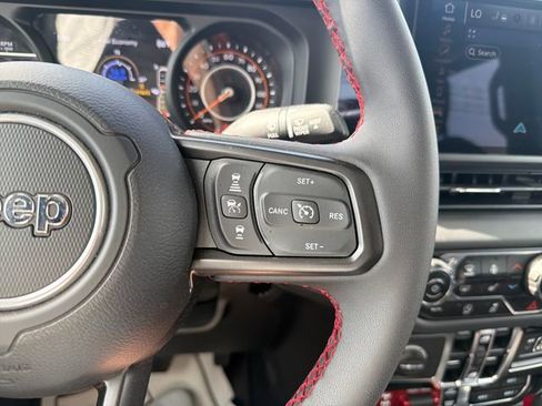 Used 2024 Jeep Gladiator Rubicon w/ Technology Group AWD/4WD image 37
