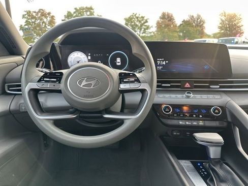 Used 2024 Hyundai Elantra SEL image 9