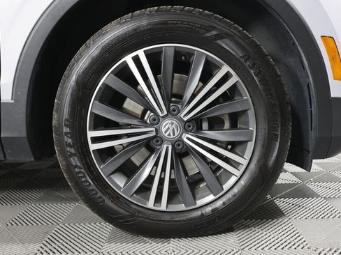 Used 2018 Volkswagen Tiguan SEL image 6