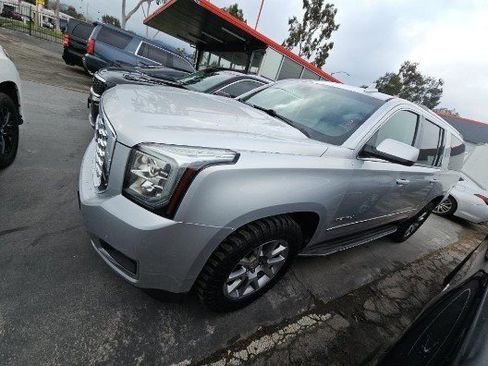 Used 2019 GMC Yukon XL Denali image 1