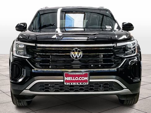 Used 2024 Volkswagen Atlas Cross Sport SE image 3