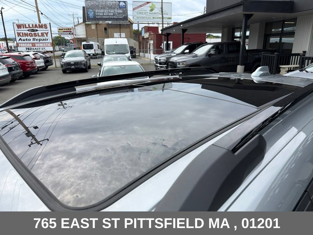 Used 2025 Chevrolet Equinox RS w/ Safety and Technology Package AWD/4WD image 10