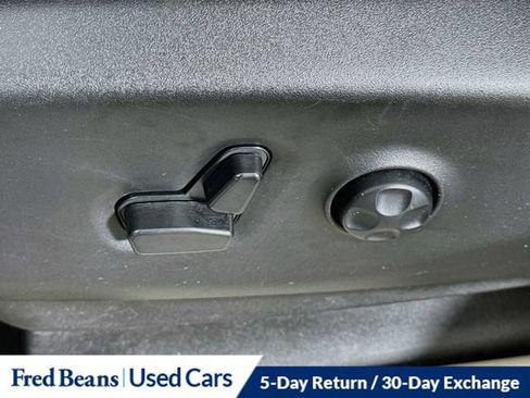 Used 2023 Chrysler Pacifica Touring-L FWD image 40