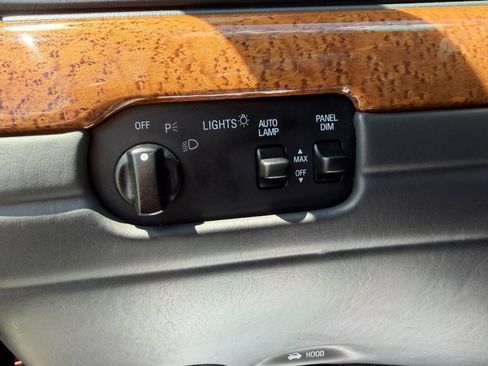 Used 2001 Lincoln Continental FWD image 17