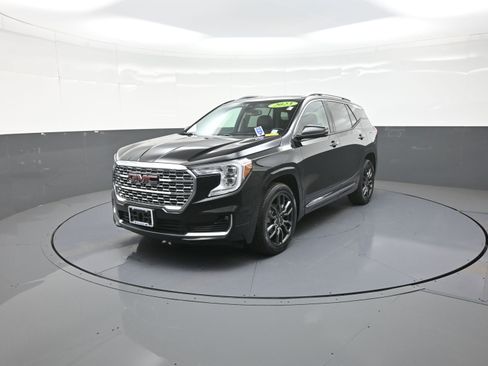Used 2023 GMC Terrain Denali w/ Black Diamond Edition image 7