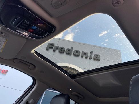 Used 2023 Jeep Grand Cherokee Limited w/ Black Appearance Package AWD/4WD image 73