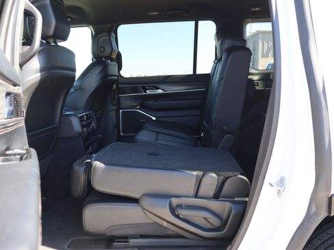 Used 2024 Jeep Wagoneer Series II w/ Flexible Seating Group image 32