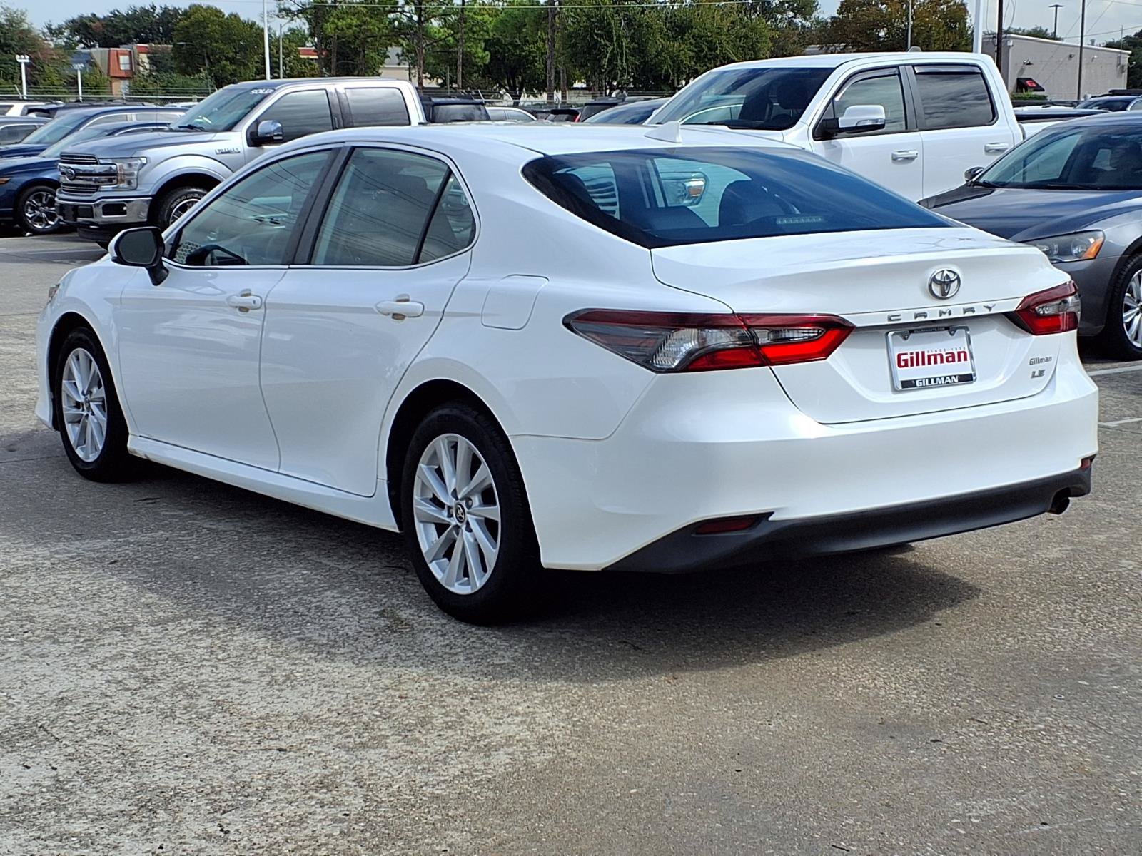 Used 2022 Toyota Camry LE FWD image 3