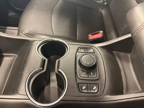 Used 2024 GMC Terrain SLT image 28