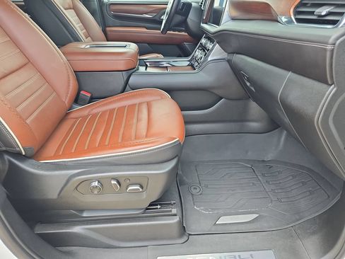 Used 2023 GMC Yukon Denali Ultimate AWD/4WD image 10