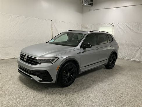 Used 2023 Volkswagen Tiguan SE R-Line FWD image 2