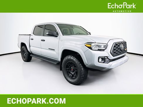 Used 2020 Toyota Tacoma Limited image 1