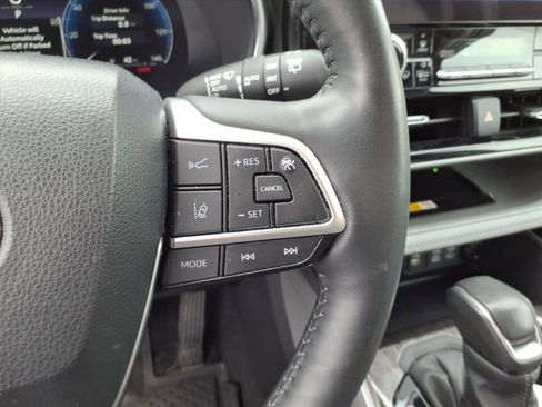Used 2024 Toyota Highlander Platinum AWD/4WD image 32