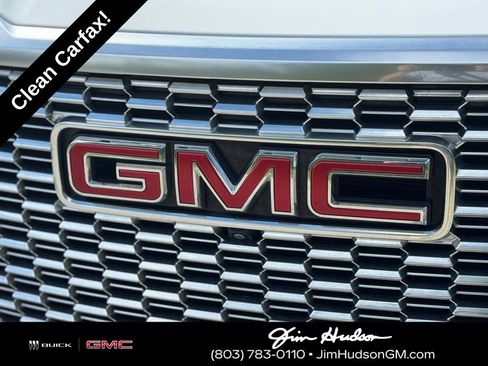 Used 2024 GMC Yukon XL Denali image 8