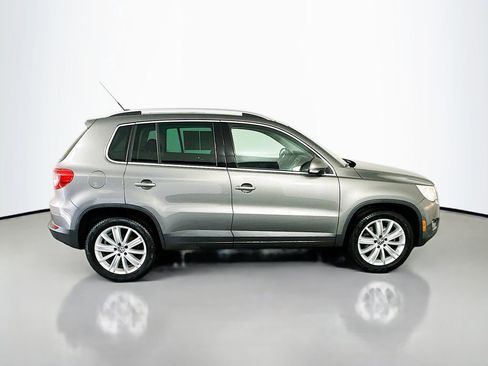 Used 2011 Volkswagen Tiguan SE image 8