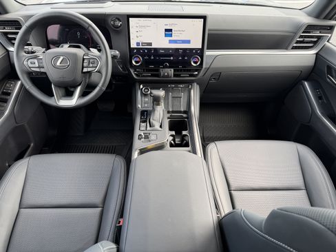 Used 2026 Lexus GX 550 w/ Accessory Package (2T) AWD/4WD image 25