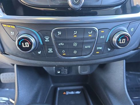 Used 2023 Chevrolet Traverse Premier image 29