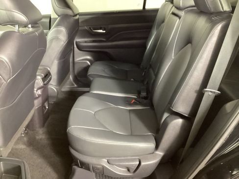 Used 2025 Toyota Grand Highlander AWD Hybrid image 25