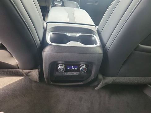 Used 2025 Buick Enclave Preferred AWD/4WD image 9