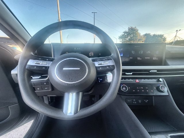 Used 2025 Hyundai Sonata SEL FWD image 11